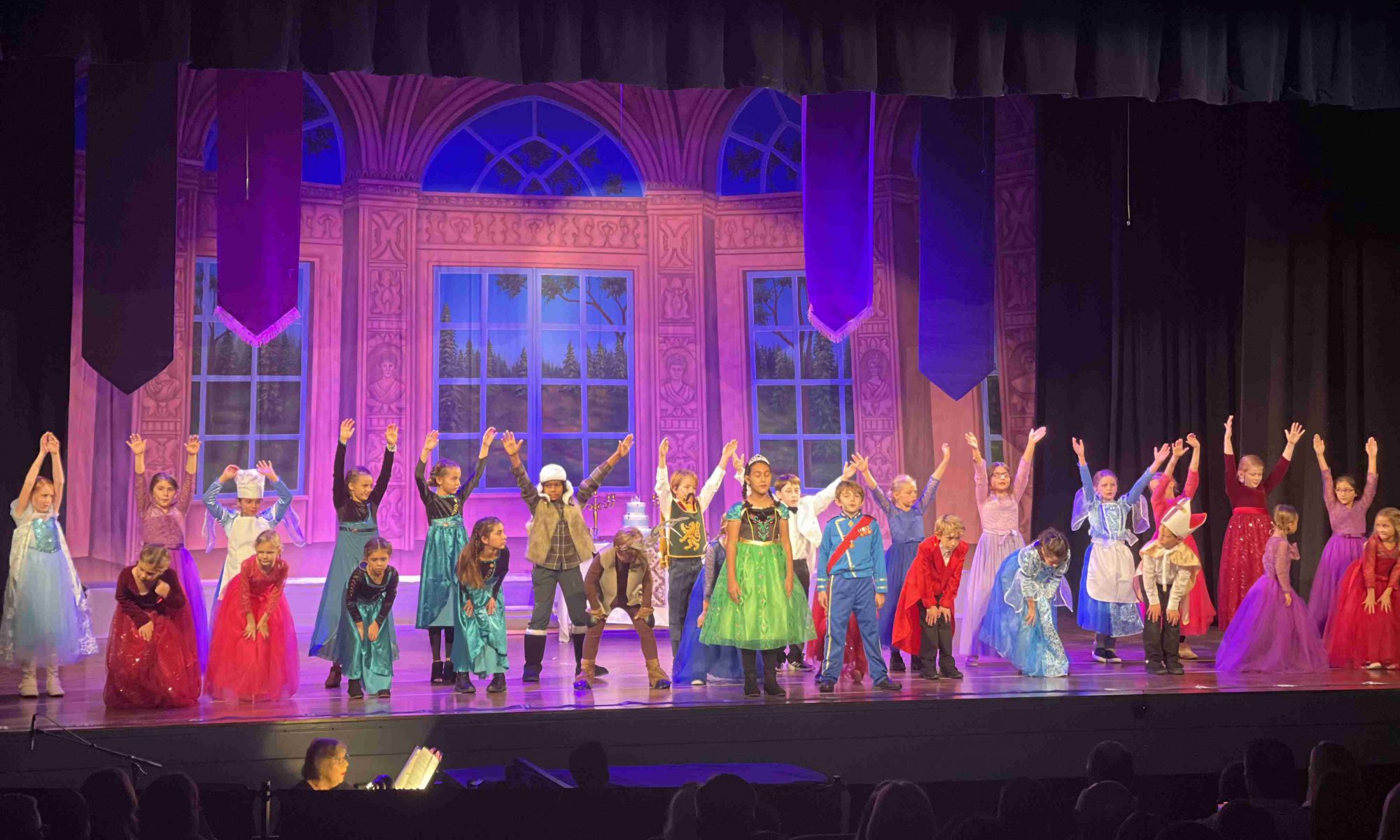 Rosarian Lower School Dazzles with Performance of Frozen, Jr.