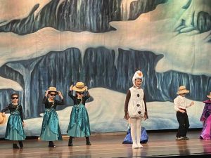 Rosarian Lower School Dazzles with Performance of Frozen, Jr.