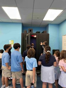 5th Grade Reinforces Learning on Field Trip to Library